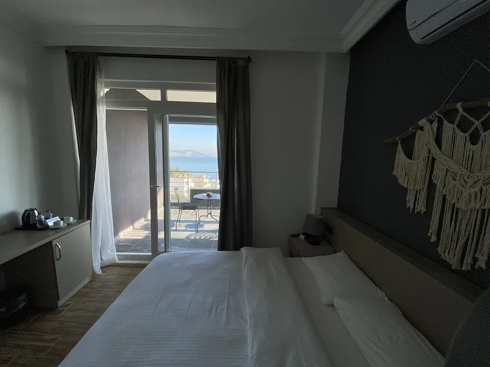 Deluxe Tek Büyük Yataklı Oda