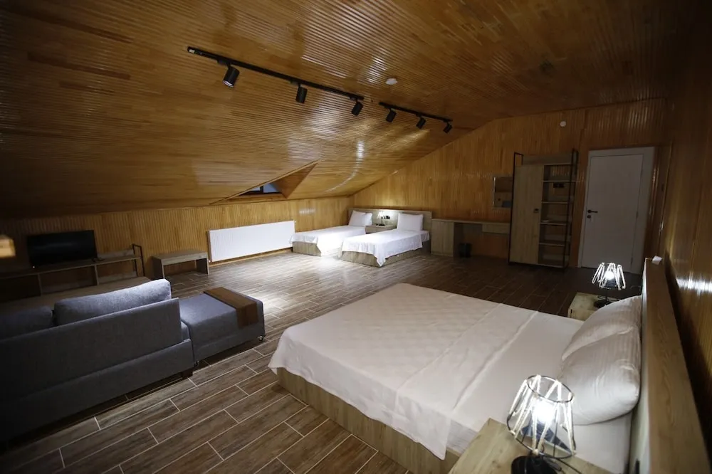 Deluxe Çatı Katı Süiti (Penthouse), Bahçe Manzaralı