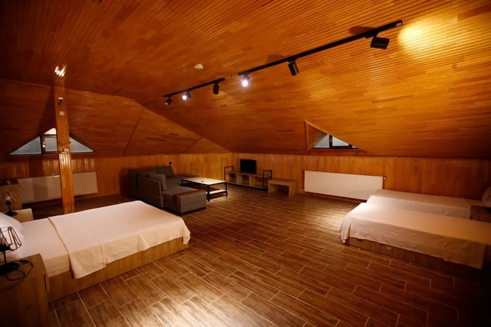 Deluxe Çatı Katı Süiti (Penthouse), Bahçe Manzaralı