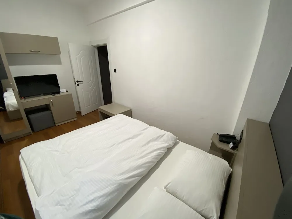 Economy Tek Büyük Yataklı Oda, Ortak Banyo