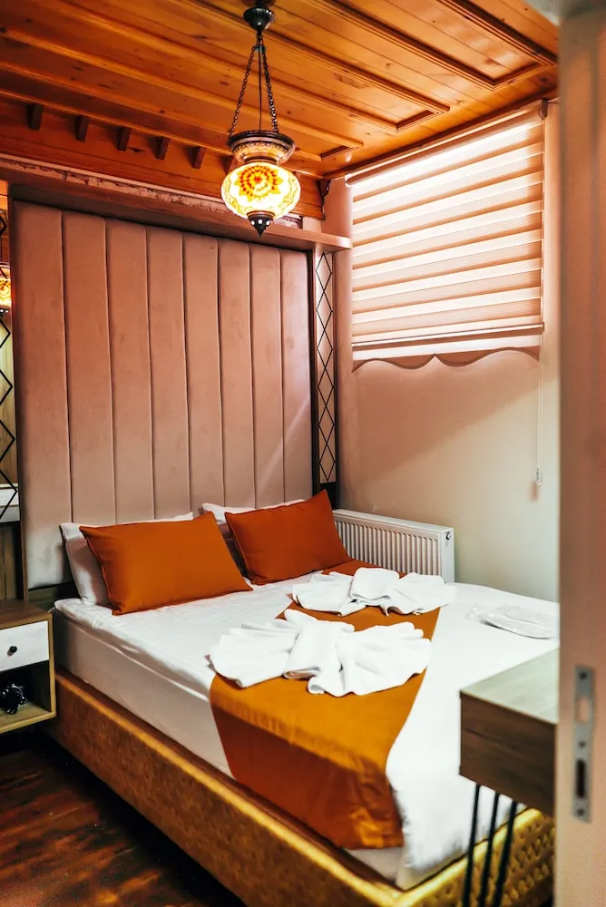 Economic Room with Shared Bathroom