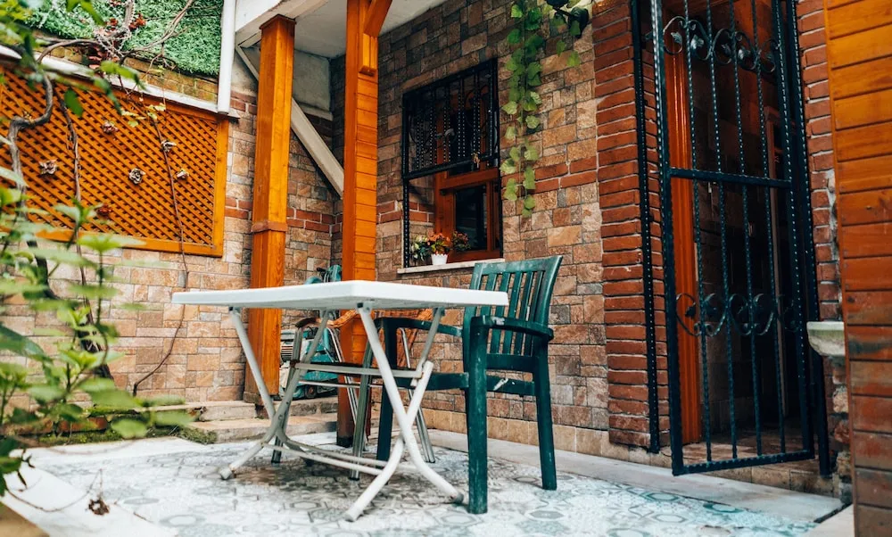 Economic Room with Shared Bathroom