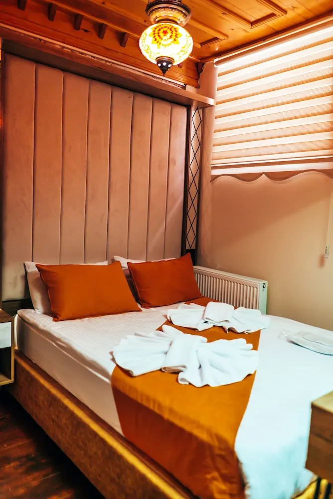 Economic Room with Shared Bathroom