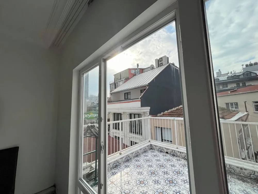 City Tek Büyük Yataklı Oda