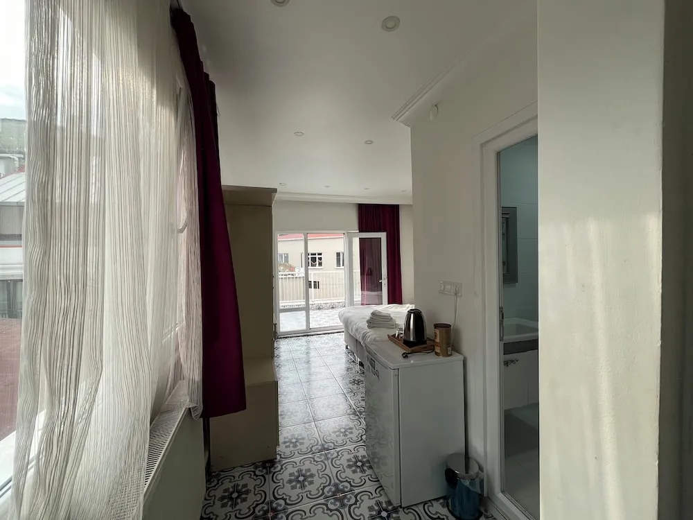 City Tek Büyük Yataklı Oda