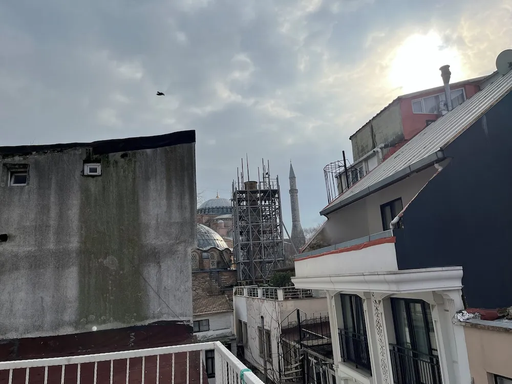 City Tek Büyük Yataklı Oda