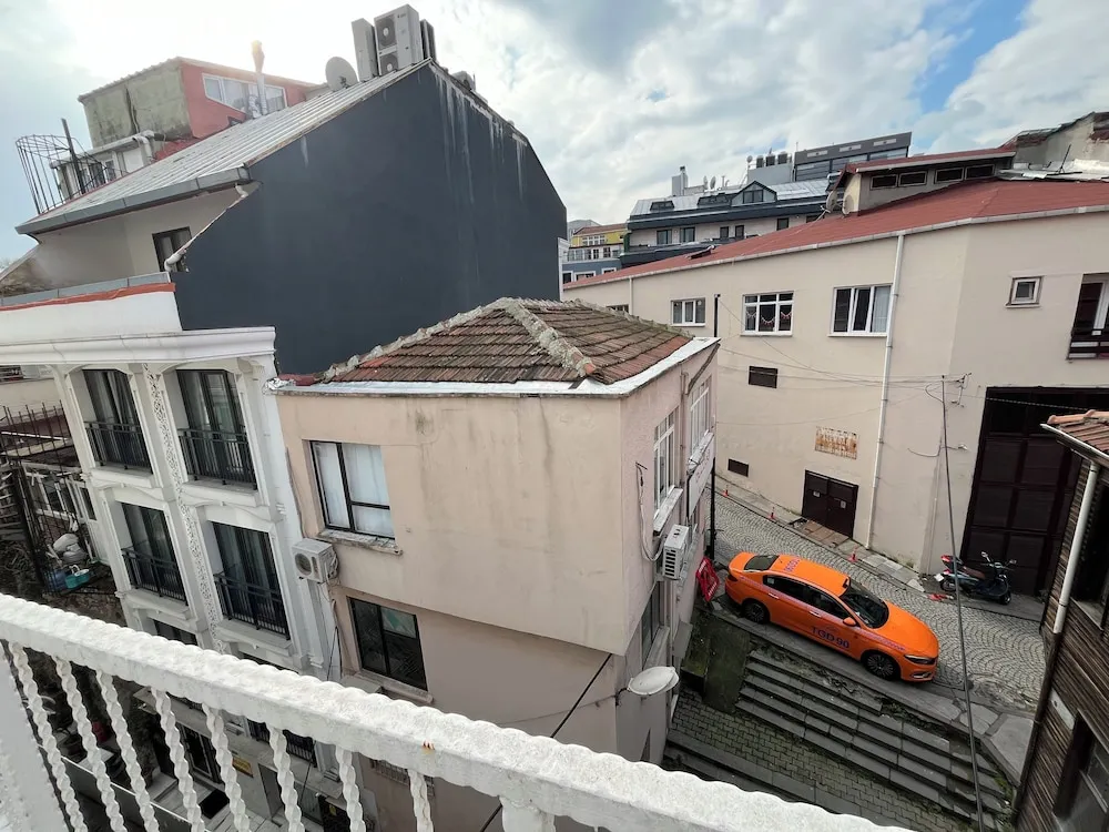 City Tek Büyük Yataklı Oda