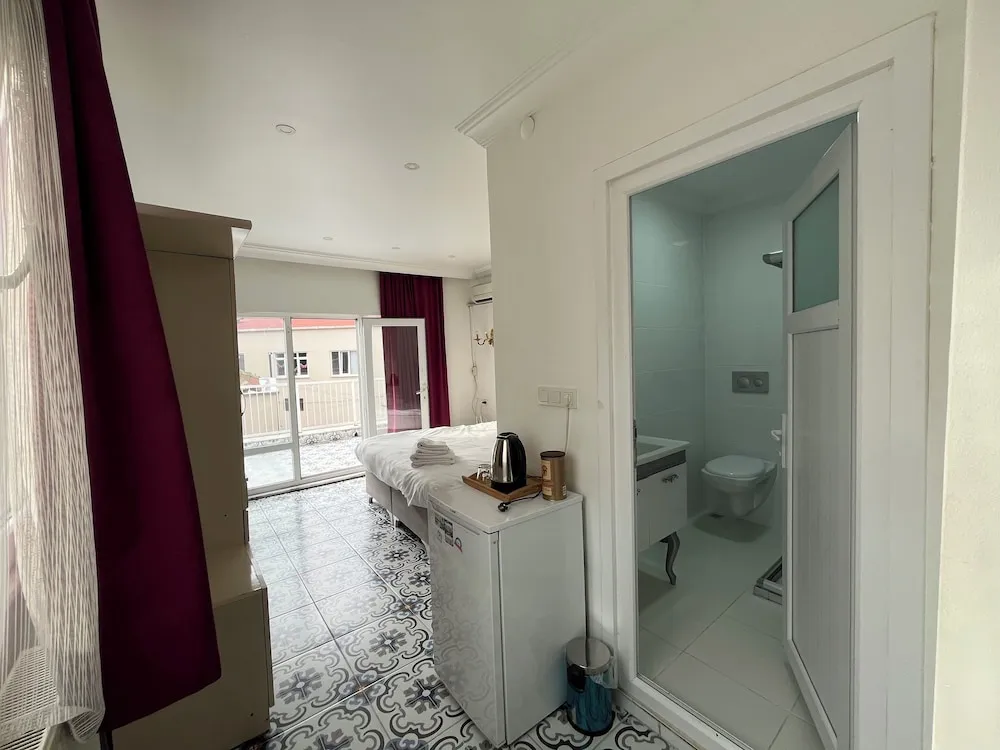 City Tek Büyük Yataklı Oda