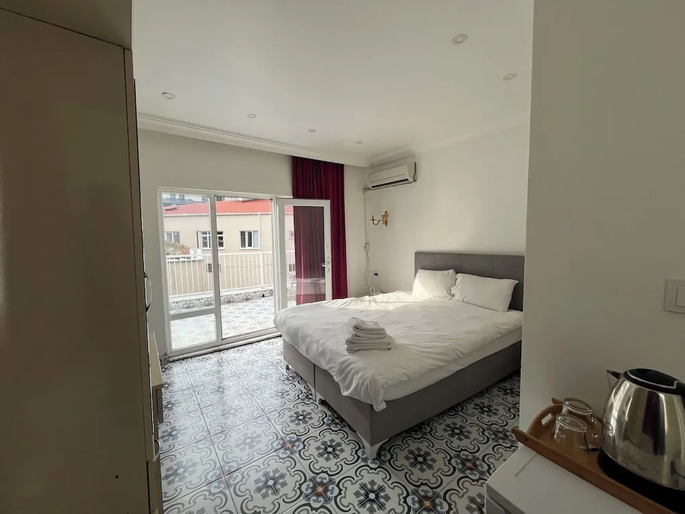 City Tek Büyük Yataklı Oda