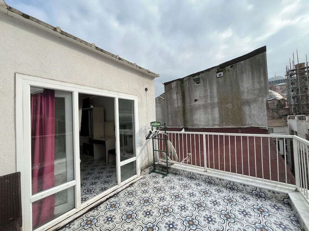 City Tek Büyük Yataklı Oda