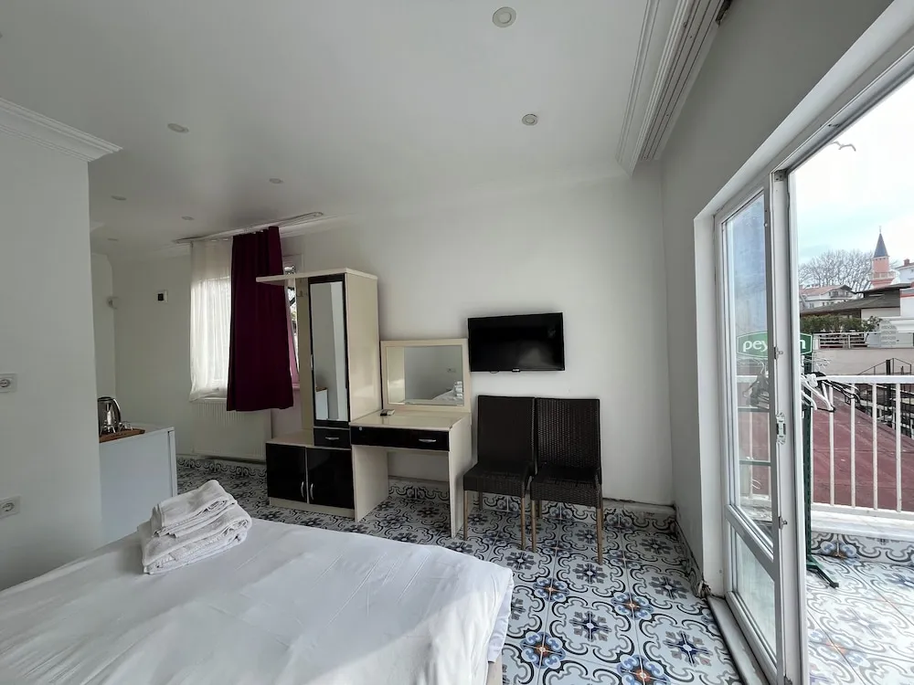 City Tek Büyük Yataklı Oda