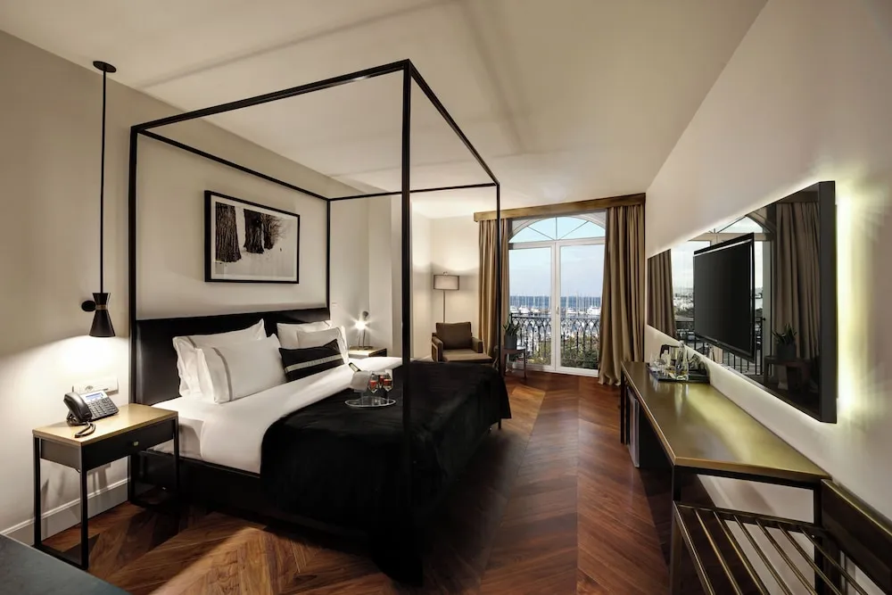 Marina Deluxe Room
