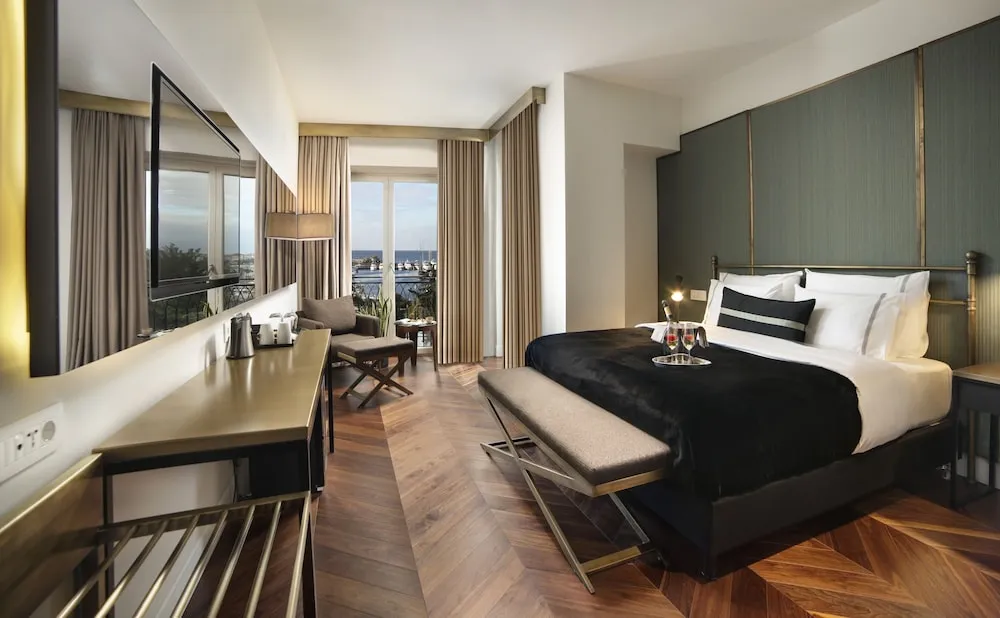 Marina Deluxe Room