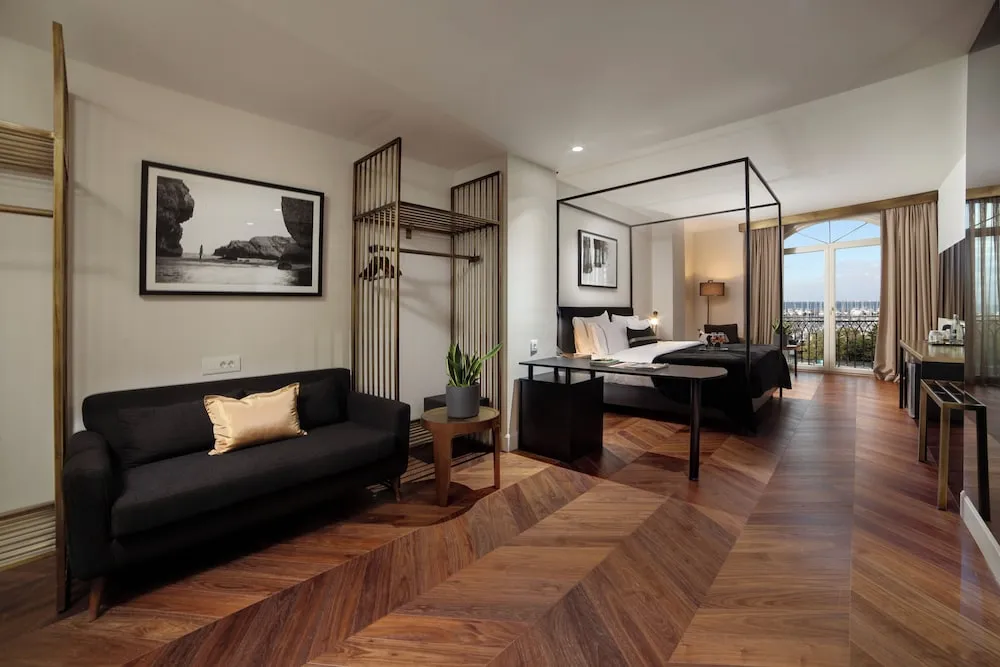 Marina Deluxe Room
