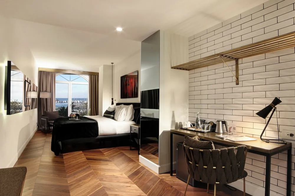 Marina Deluxe Room