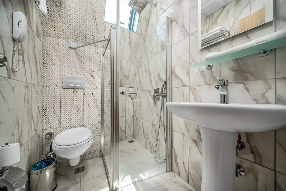 Standard Tek Büyük Yataklı Oda