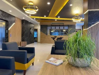 Golden World Suite Hotel