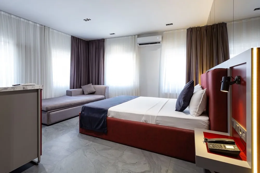 Deluxe Tek Büyük Yataklı Oda
