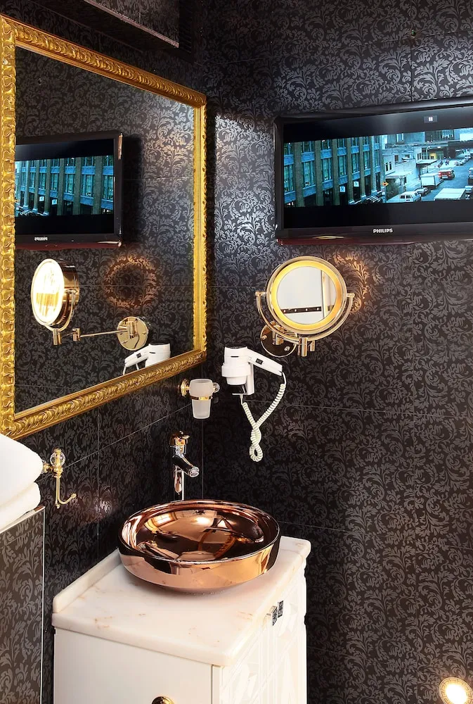 Luxury Suite with Jacuzzi ( Honeymoon Package )