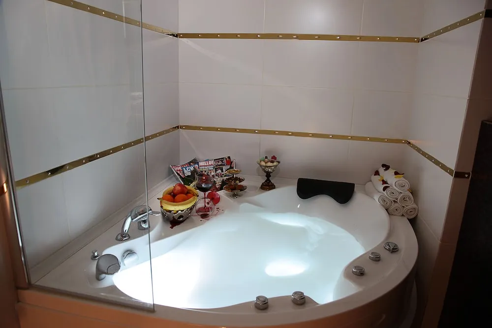 Luxury Suite with Jacuzzi ( Honeymoon Package )