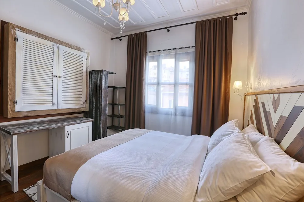 Deluxe Tek Büyük Yataklı Oda
