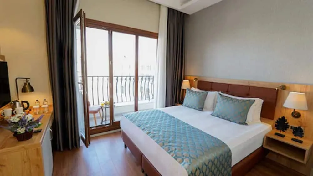 Standard Tek Büyük Yataklı Oda (With Balcony)
