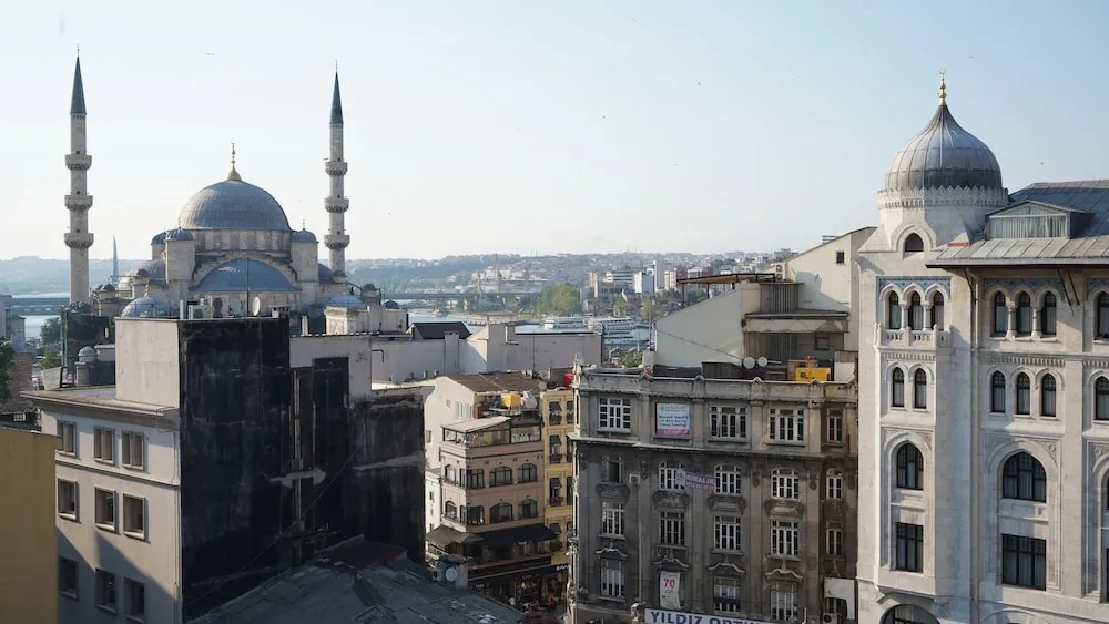 Standard Tek Büyük Yataklı Oda (With Balcony)