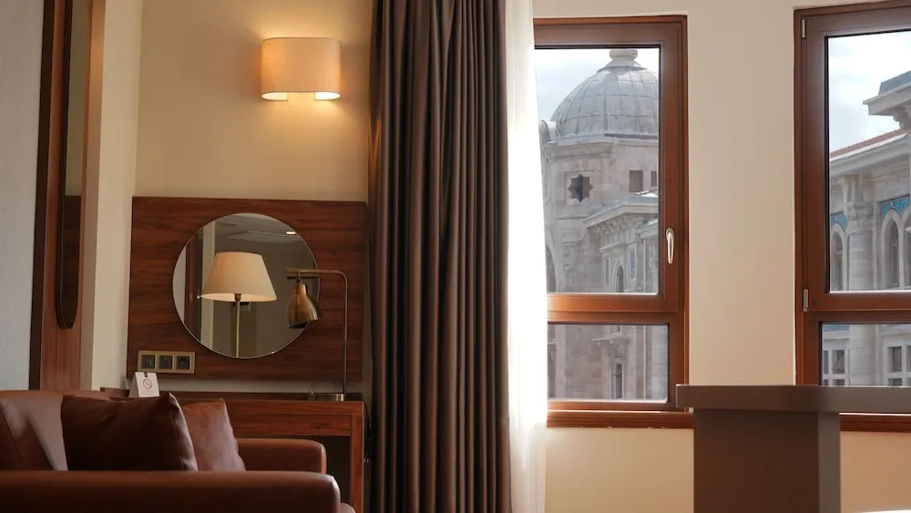 Suite with Bathtub