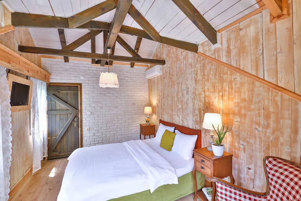 Bungalow with Balcony-King Fisher