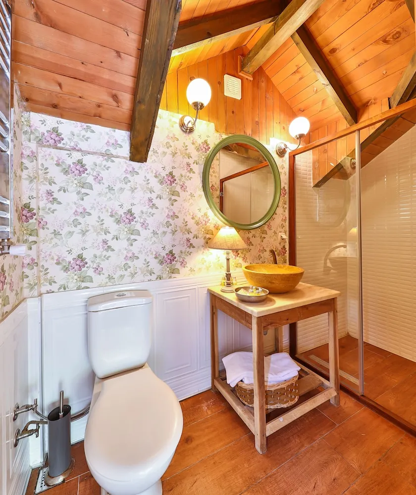 Bungalow with Balcony-King Fisher