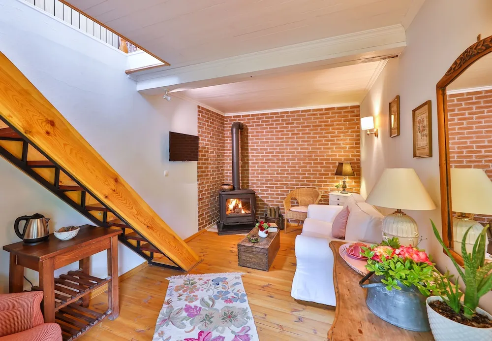 Robin's Nest Suite