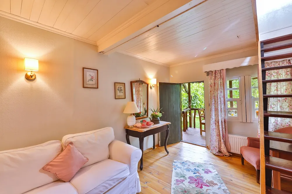 Robin's Nest Suite