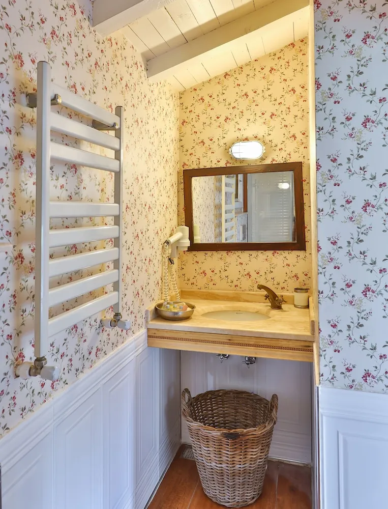 Robin's Nest Suite