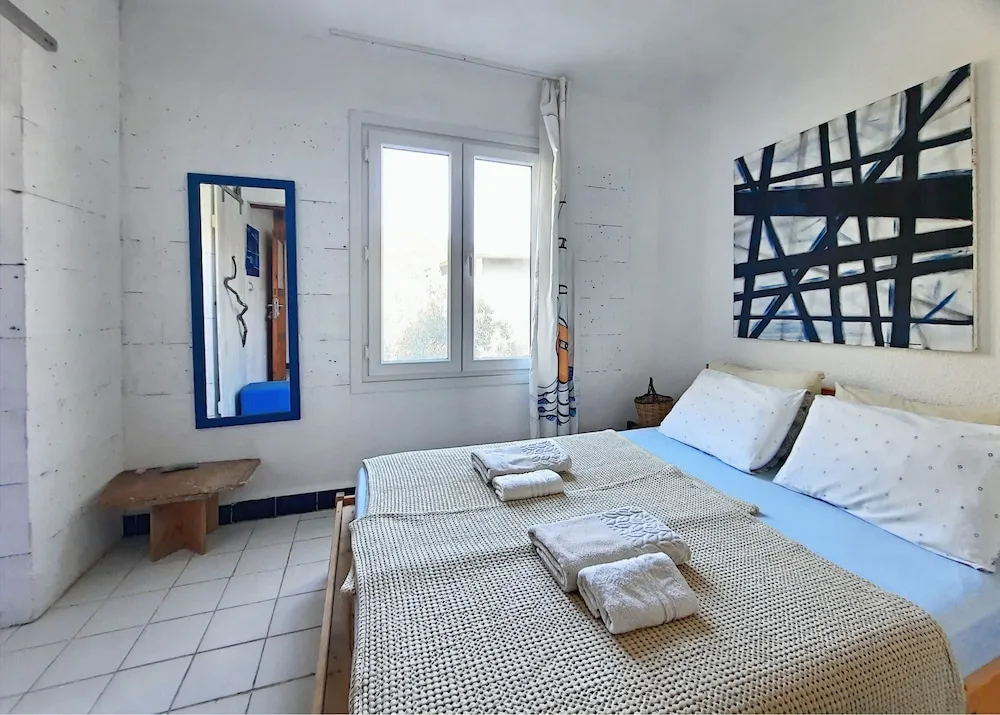 Design Tek Büyük Yataklı Oda, 1 Çift Kişilik Yatak, Tepe Manzaralı, Plaj Kenarı