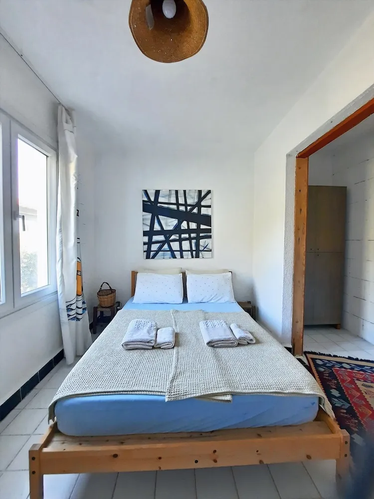 Design Tek Büyük Yataklı Oda, 1 Çift Kişilik Yatak, Tepe Manzaralı, Plaj Kenarı