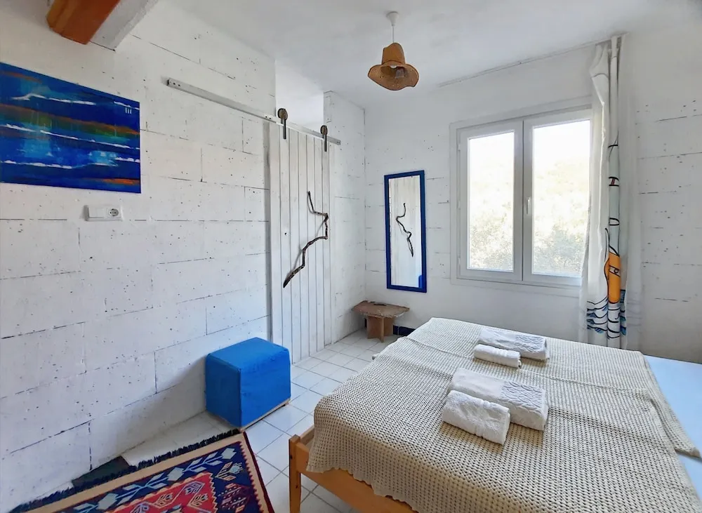 Design Tek Büyük Yataklı Oda, 1 Çift Kişilik Yatak, Tepe Manzaralı, Plaj Kenarı
