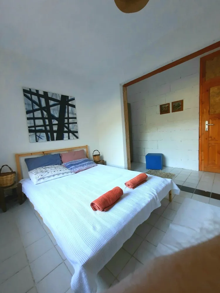 Design Tek Büyük Yataklı Oda, 1 Çift Kişilik Yatak, Tepe Manzaralı, Plaj Kenarı