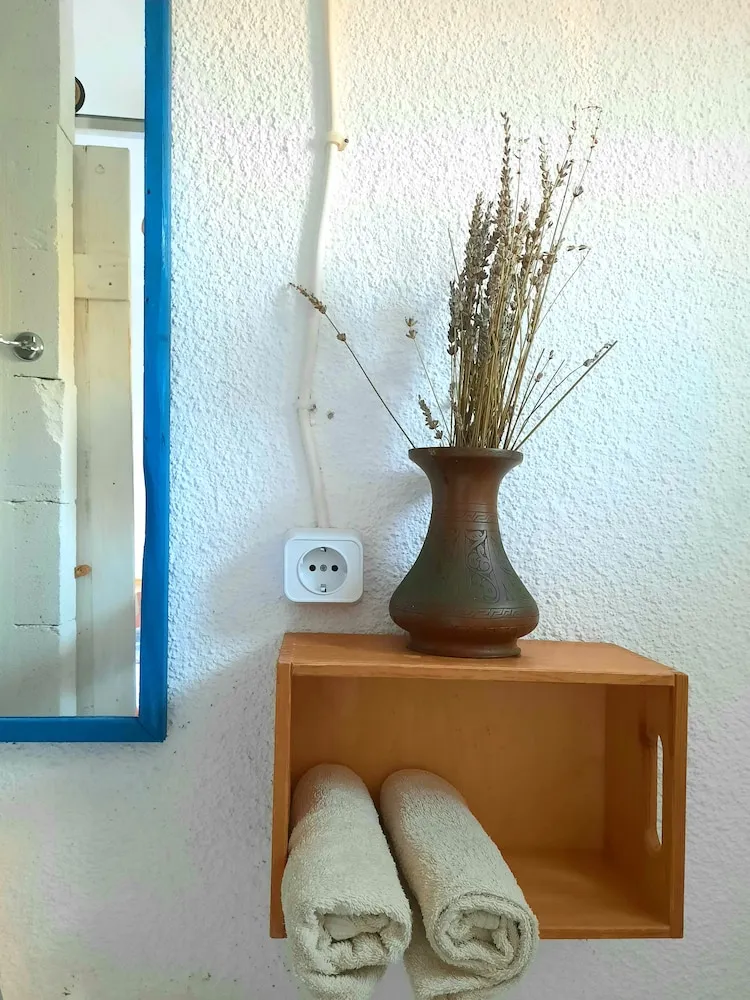 Design Tek Büyük Yataklı Oda, 1 Çift Kişilik Yatak, Tepe Manzaralı, Plaj Kenarı