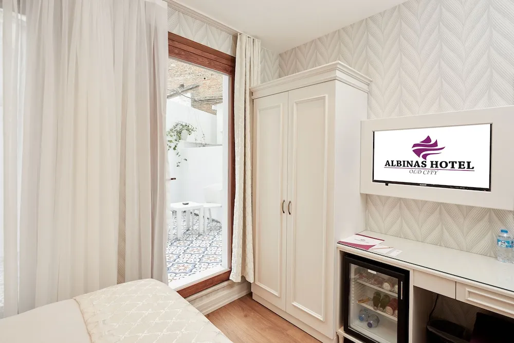 Standard Double Room with Garden (Basement)