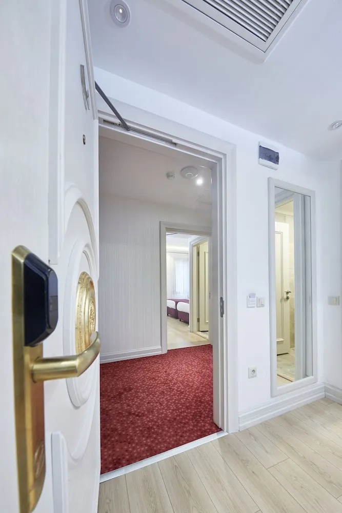 Connected Family Room with 2 Private Bathrooms