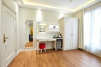 Albinas Hotel Old City