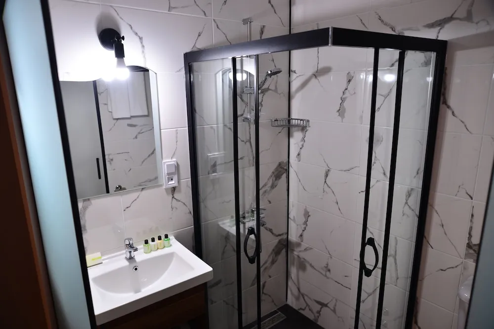 Standard Tek Büyük veya İki Ayrı Yataklı Oda