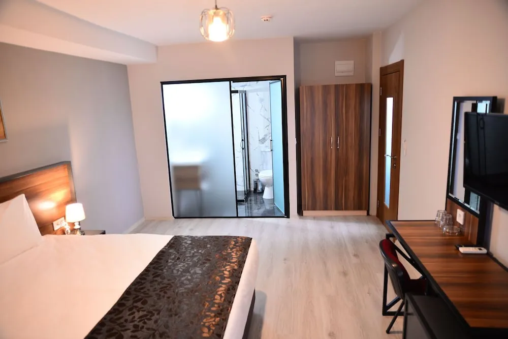 Standard Tek Büyük veya İki Ayrı Yataklı Oda