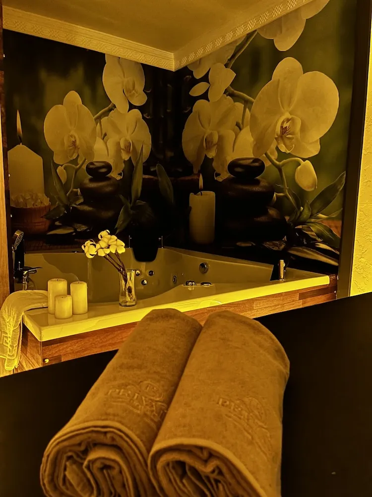 Luxury Oda