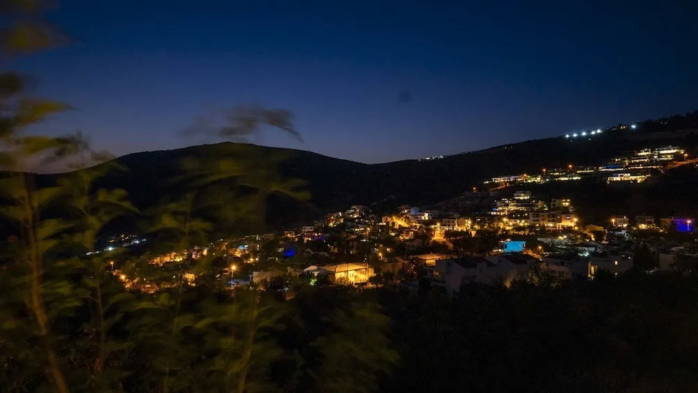 Konaklama yerinden şehir manzarası
