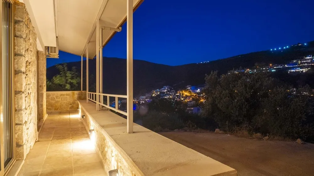 Konaklama yerinden arazi manzarası