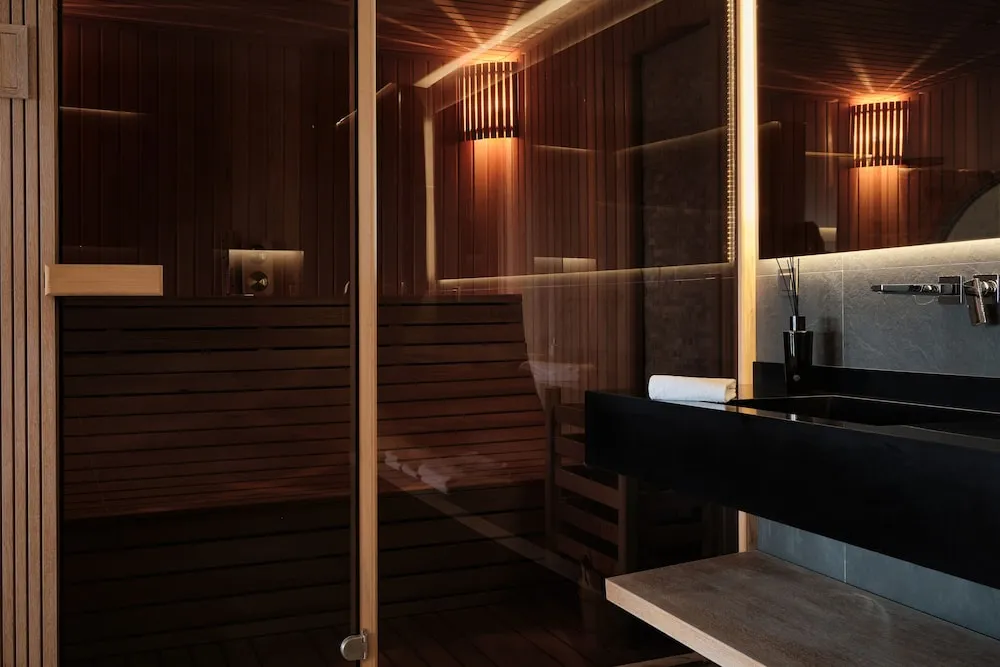 Aqua Suite with Private Pool and Sauna