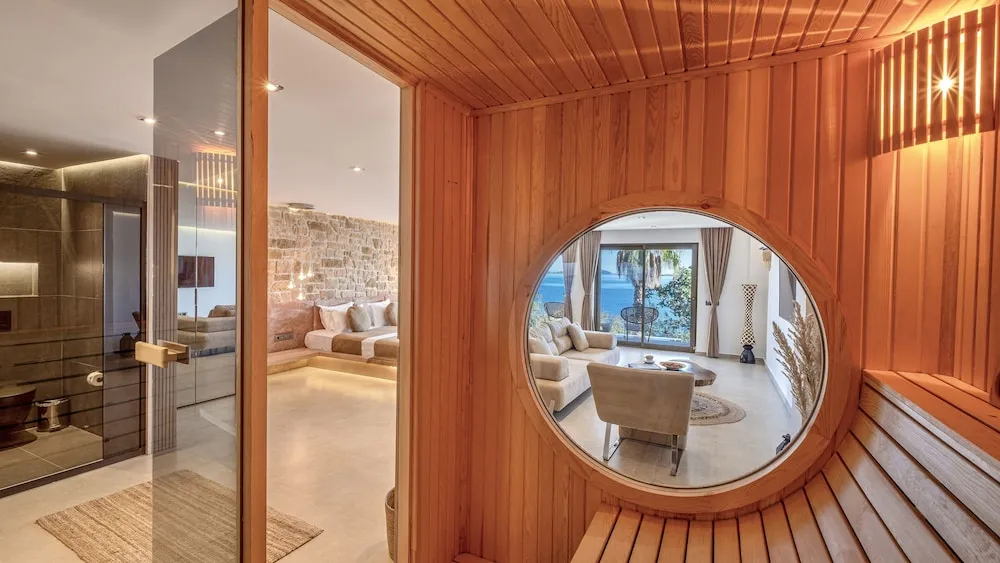 Aqua Suite with Private Pool and Sauna