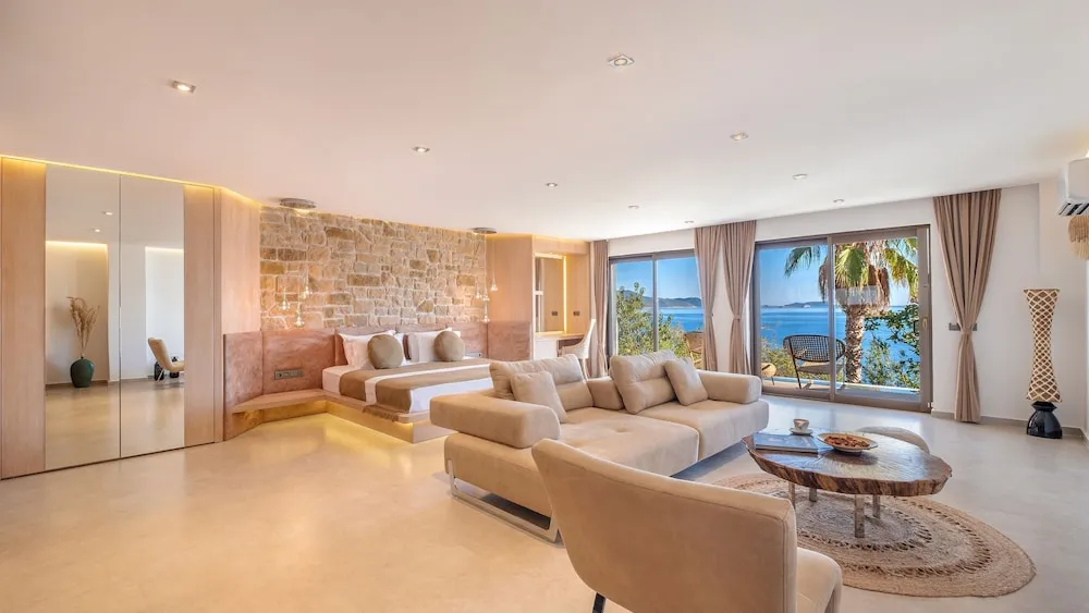 Aqua Suite with Private Pool and Sauna