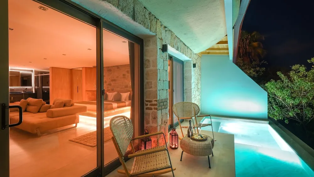 Aqua Suite with Private Pool and Sauna